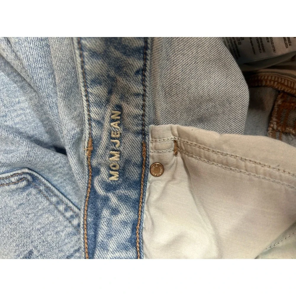 American Eagle Mom Jeans Light Wash High Rise Raw Hem Blue Denim Size 18 Long